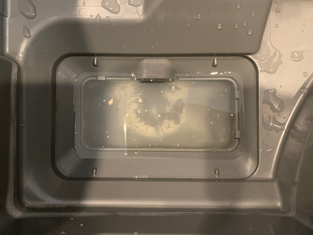 残債フィルターの下の汚れ